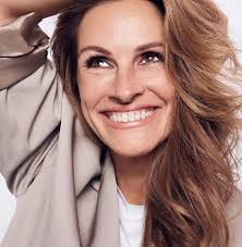 "Julia Roberts Unveiling the Staggering Net Worth of America's Sweetheart in 2023"3