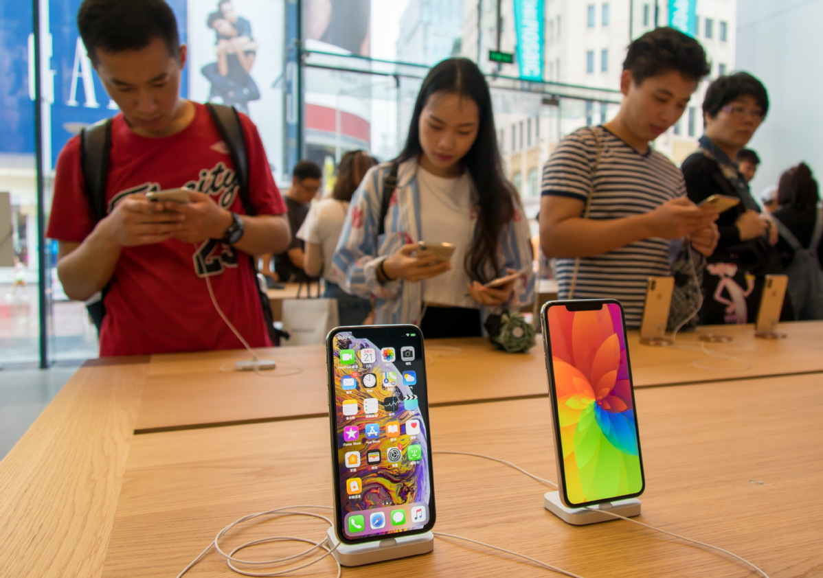  Navigating Challenges : Foxconn Anticipates First-Quarter Revenue Decline in Apple iPhone Supply Chain