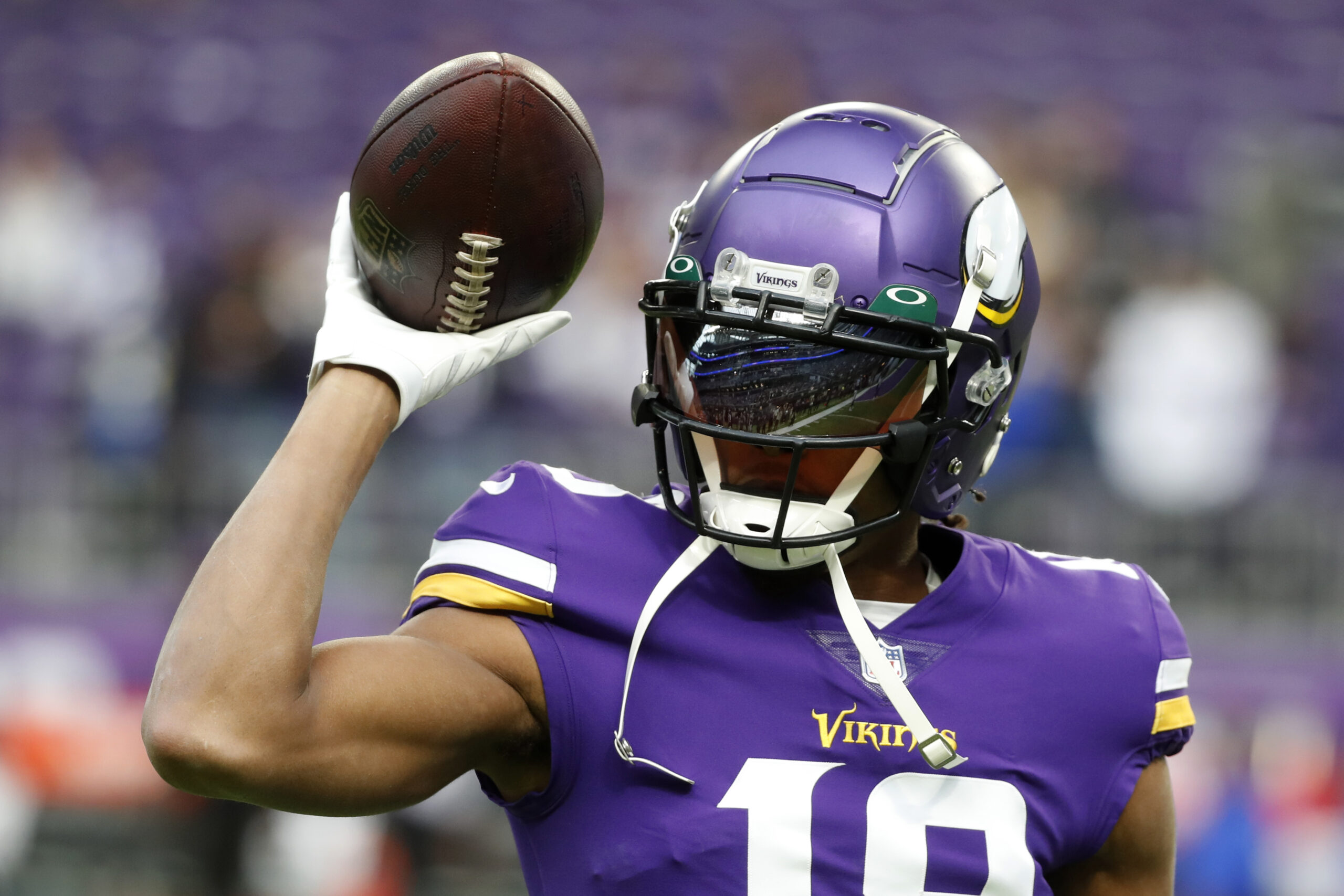 "Vikings' Quarterback Quandary: Decisions Looming for Postseason Pursuit"